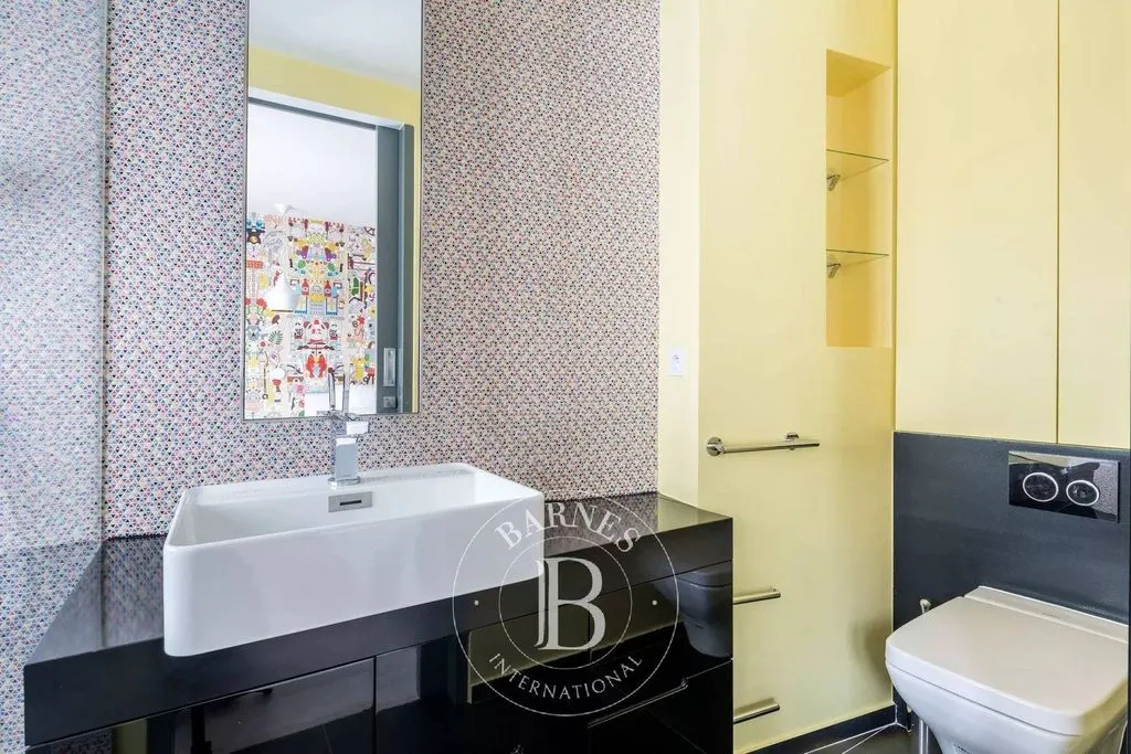 Bathrooms - Luxury Duplex with East-West View in Paris 7th