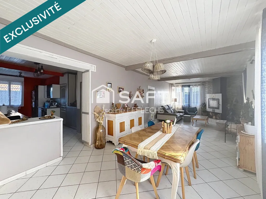 Salle à manger - Maison en Brique avec Garage et Dépendances près de Péronne