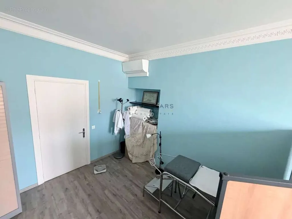 Kabinet - Luxury Apartment with Business Potential in Nice