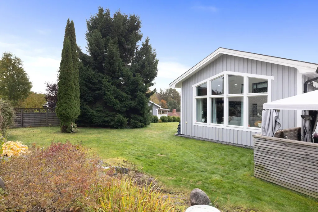 Jardin - Villa with Pool in Tullinge