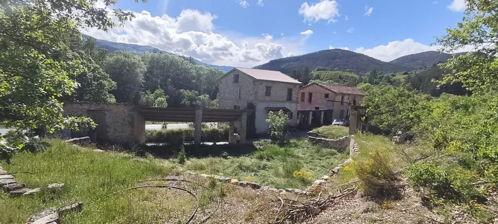 Extérieur - Domaine avec Moulin et 17 Hectares à Barrème