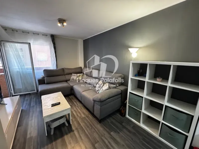 Séjour - Modernised Apartment with Balcony in Blanes