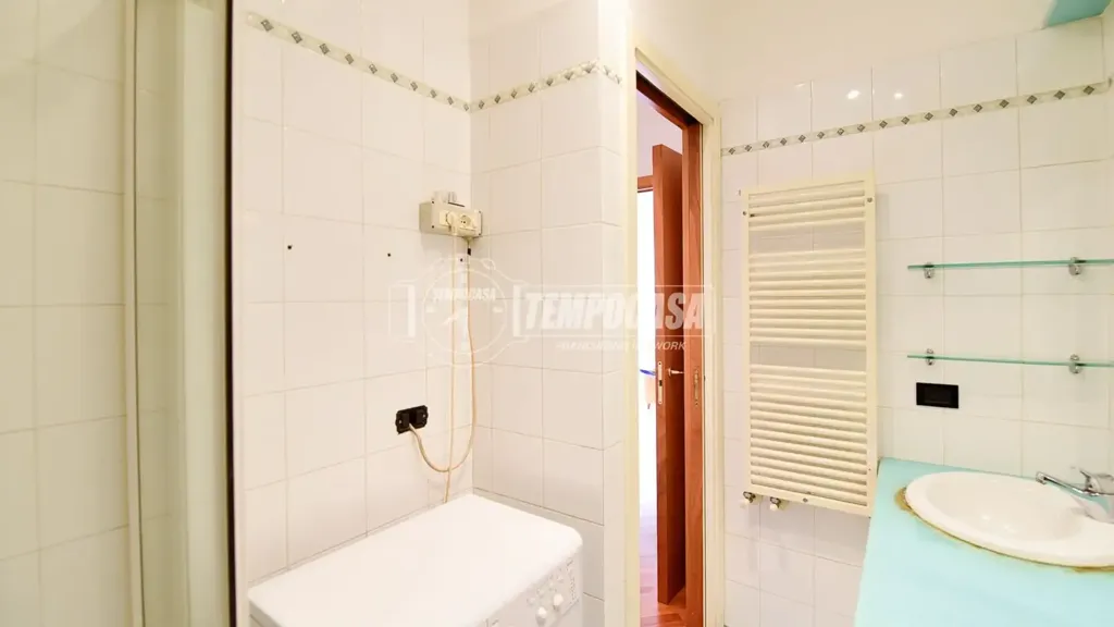 Vannitoad - Two-Level Apartment with Balcony in Cantù