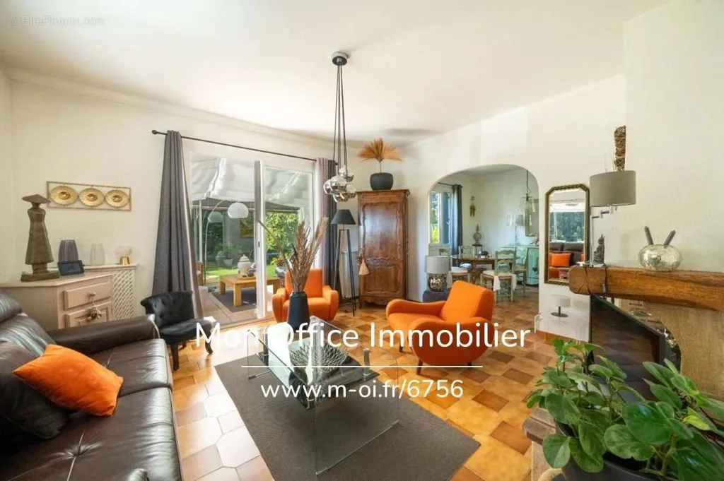 Séjour - Maison avec Piscine et Jardin à Éguilles