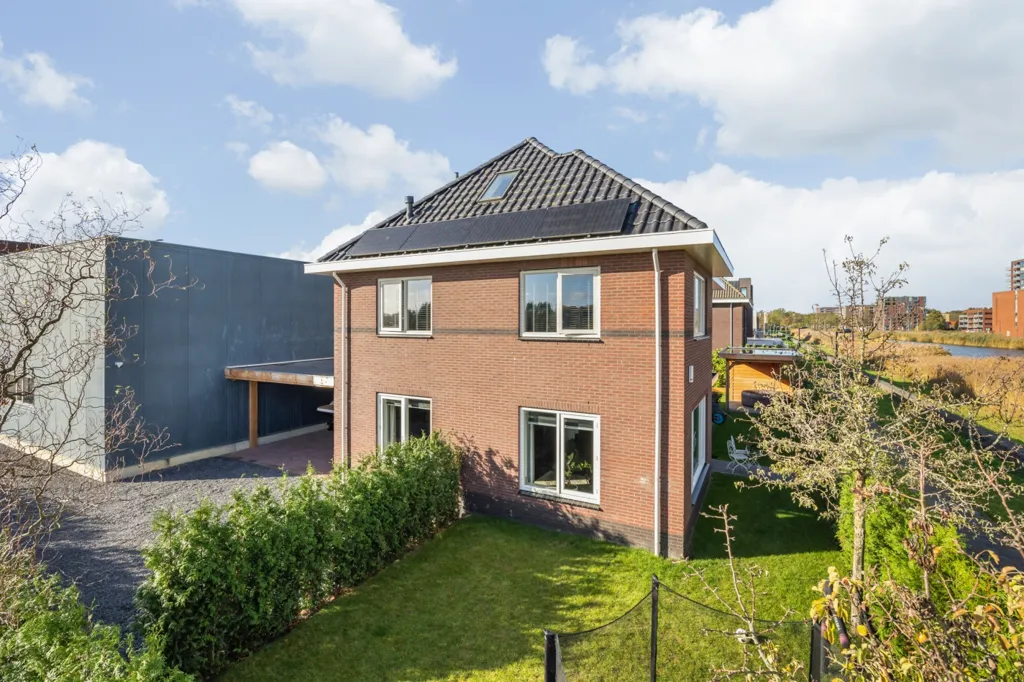 Välivaade - Detached House with Business Hall in Breda
