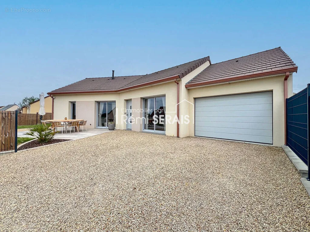 Extérieur - Maison Récemment Construite avec Terrasse à Domfront