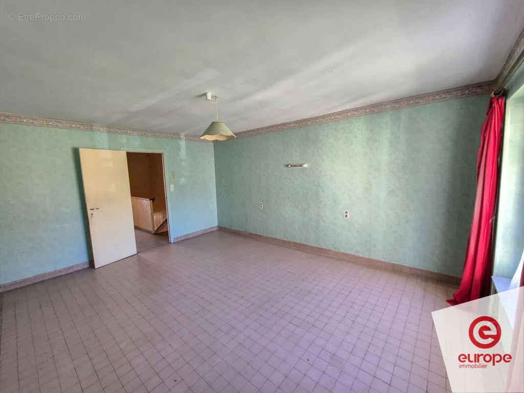 Stanze - Two-Unit House with Garden in Dornecy