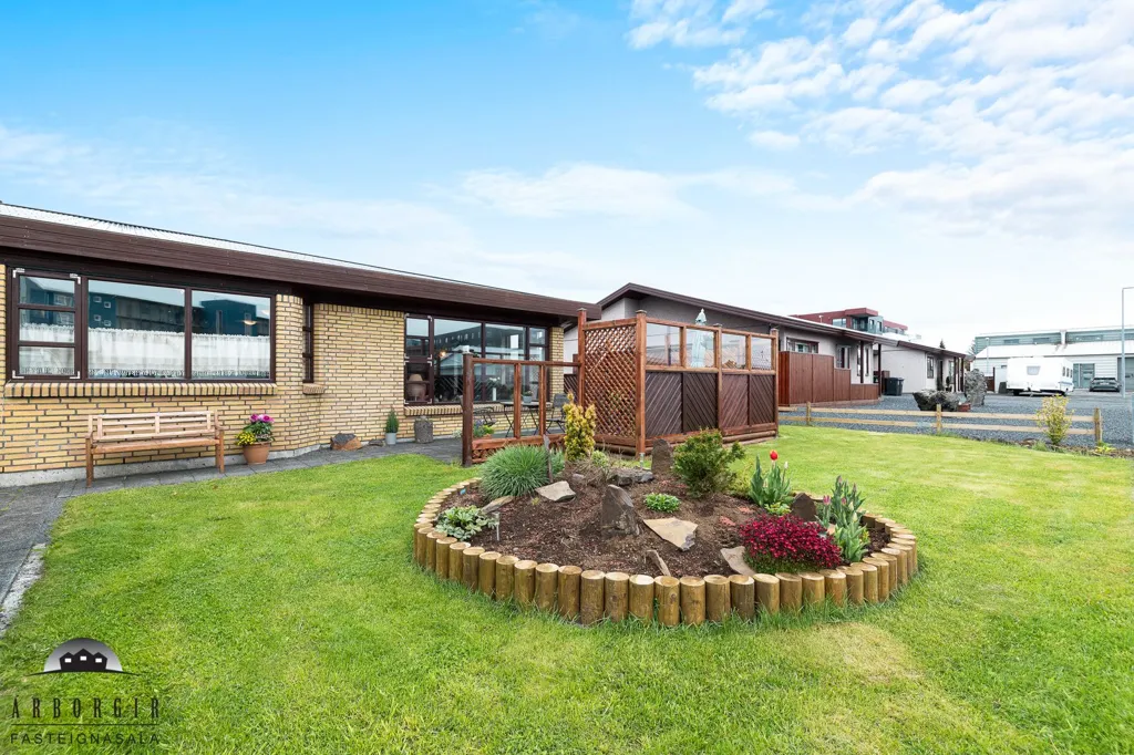 Jardin - Duplex with Garden in Selfoss