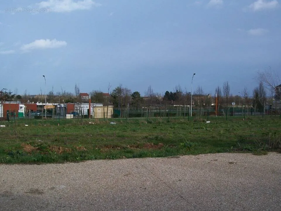 Garden - Plat Plot with 17m Facade in Eragny-Sur-Epte