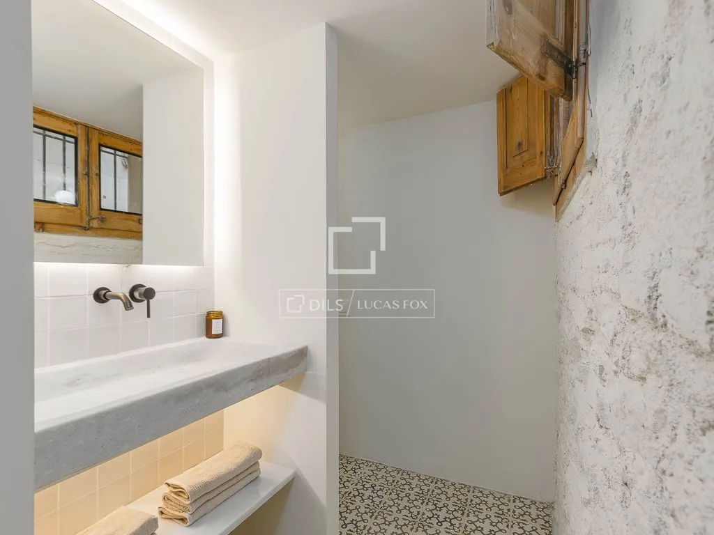Salles de bain - Renovated Apartment with Mezzanine in Eixample, Barcelona
