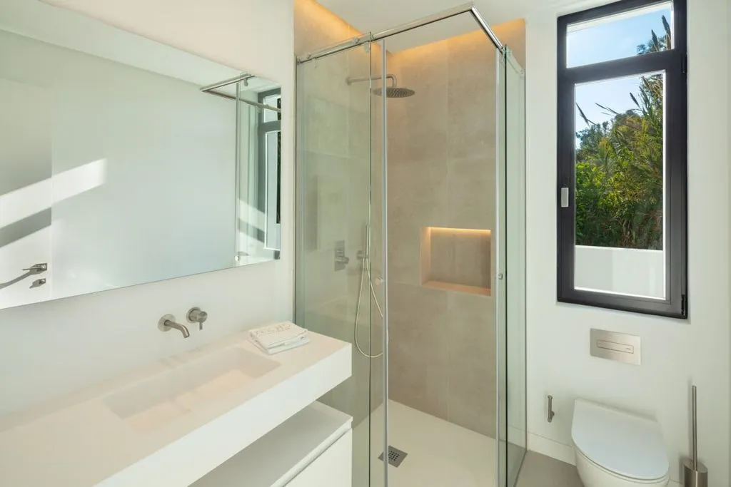 Salles de bain - Luxury Villa with Infinity Pool in Nueva Andalucia