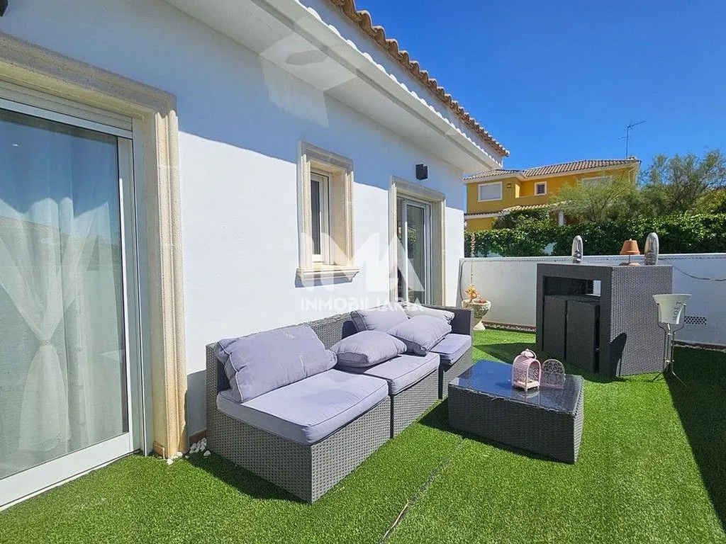 Terrace - Chalet with Pool and Terrace in Montepilar