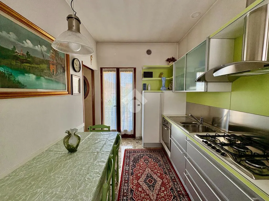 Köök - Central Bifamiliare with Private Garden in Adro