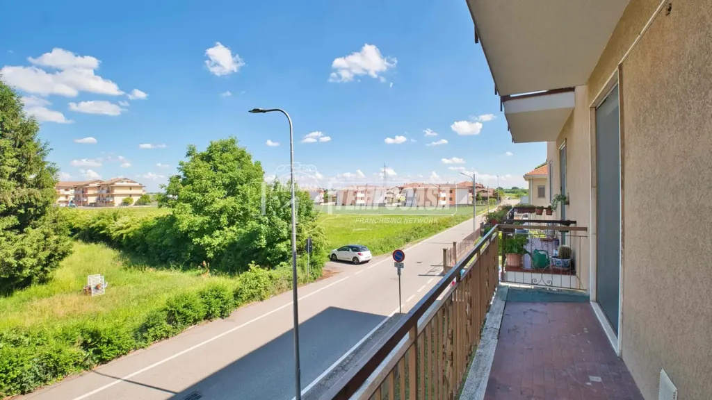 Rõdu - Bright 2-Bedroom Apartment with Balcony in Cameri