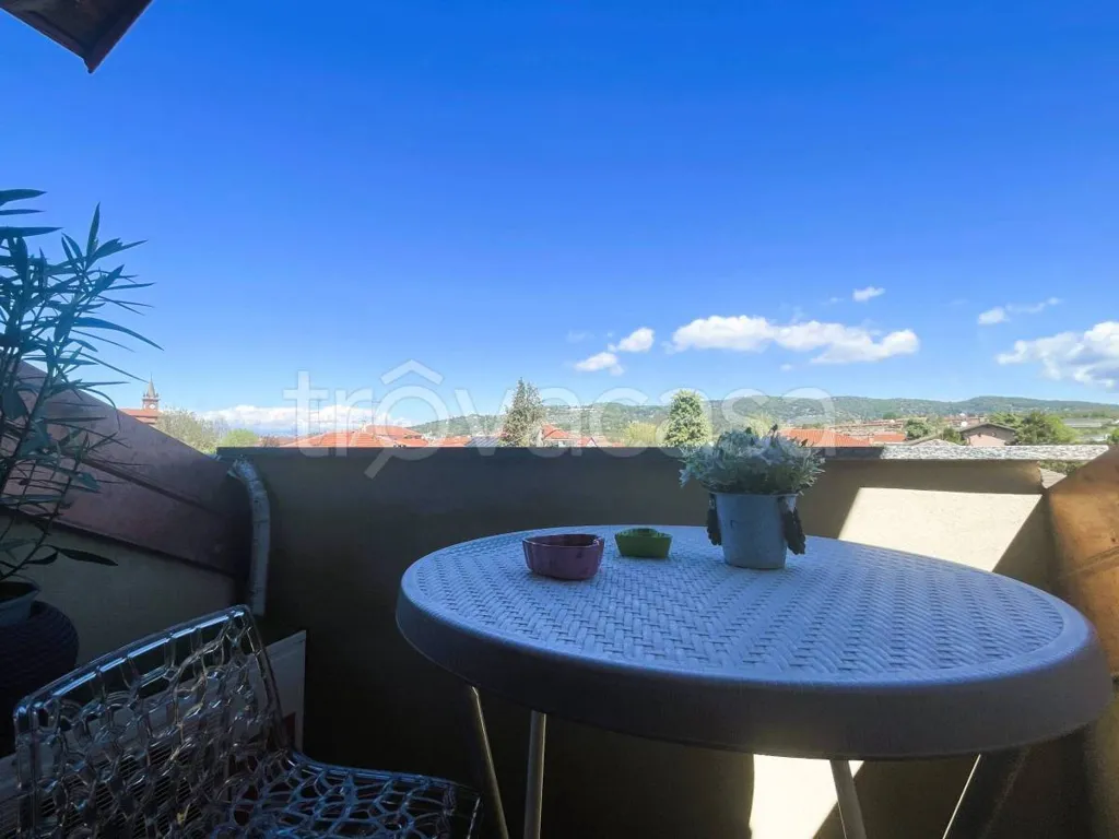 Balcon - Modern Apartment with Balcony in Trofarello
