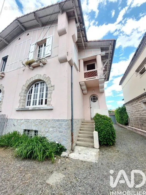 4-toaline maja asukohas Tarbes