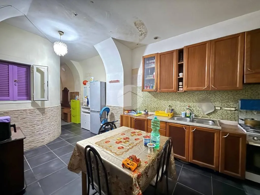 Cucina - Palazzo with Multiple Units in Vico della Tofa, Naples
