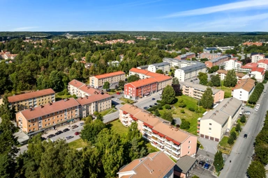 Vue aérienne - Spacious 1st Floor Flat with Large Balcony near Centre