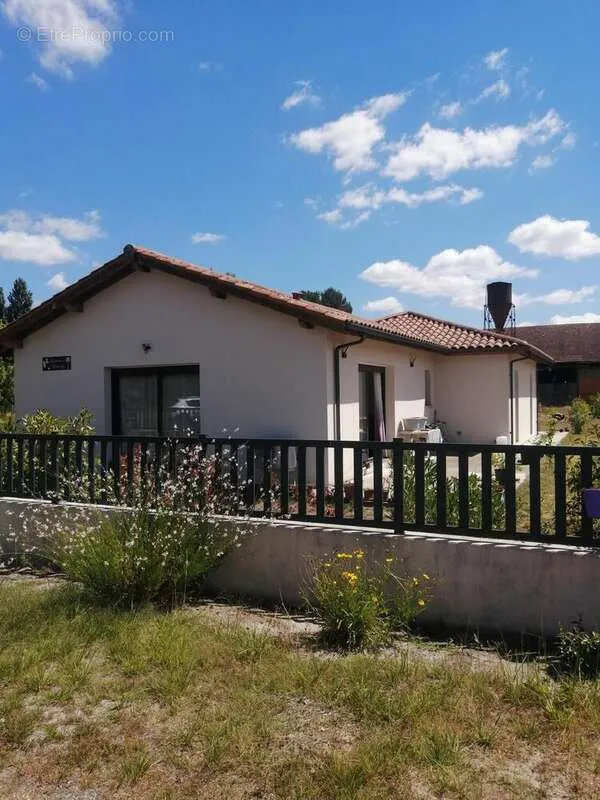 Außenansicht - Contemporary House with Garden in Luxey
