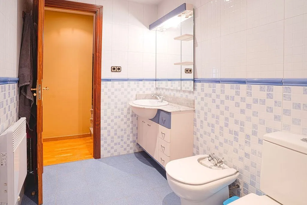 Salles de bain - Patio House with Terrace in Santa Coloma de Gramenet