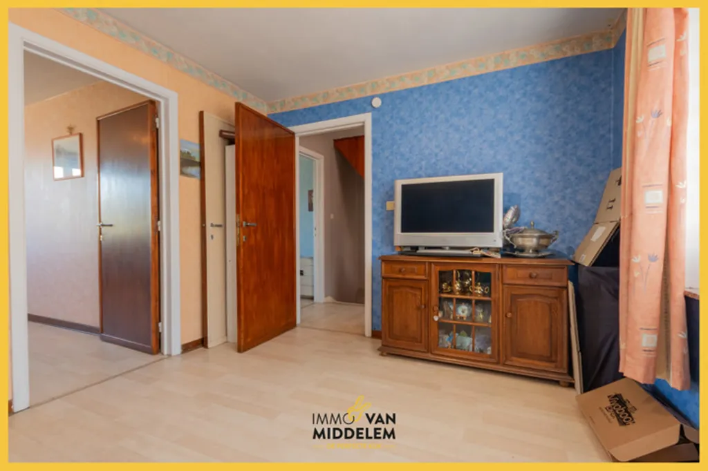 Entrée - Maison à rénover avec zolder aménageable à proximité des transports