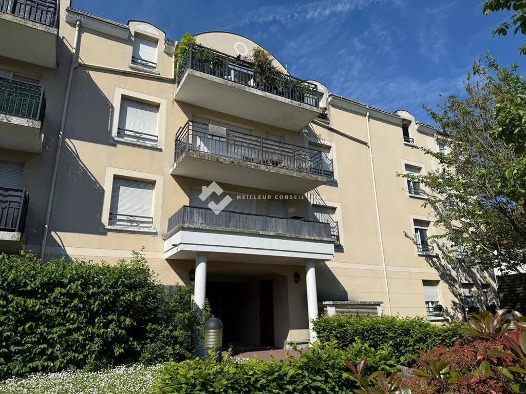 Välivaade - 3-Bed Apartment with Terrace in Torcy