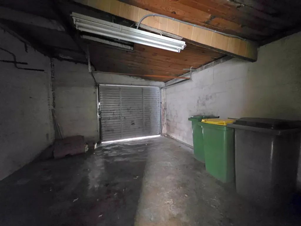 Garage - Semi-Detached House with Courtyard in Fourmies
