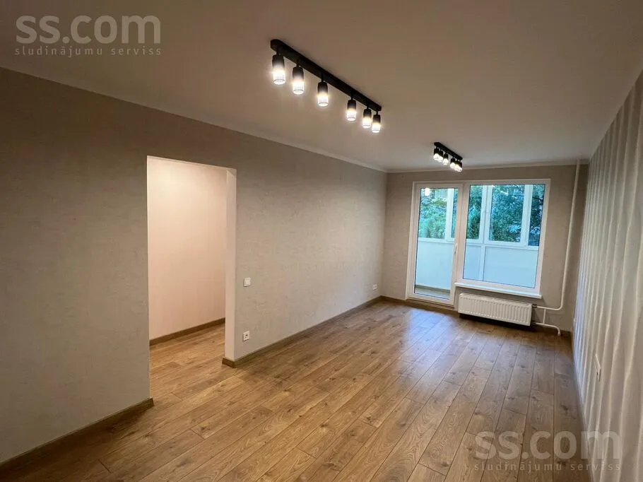 Elutuba - Flat with Modern Amenities in Pļavnieki, Riga