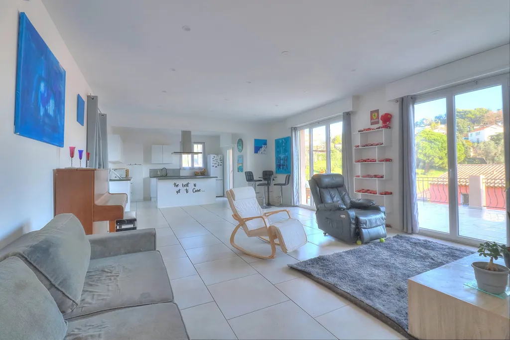 Séjour - Maison de Luxe avec Terrasse à Antibes