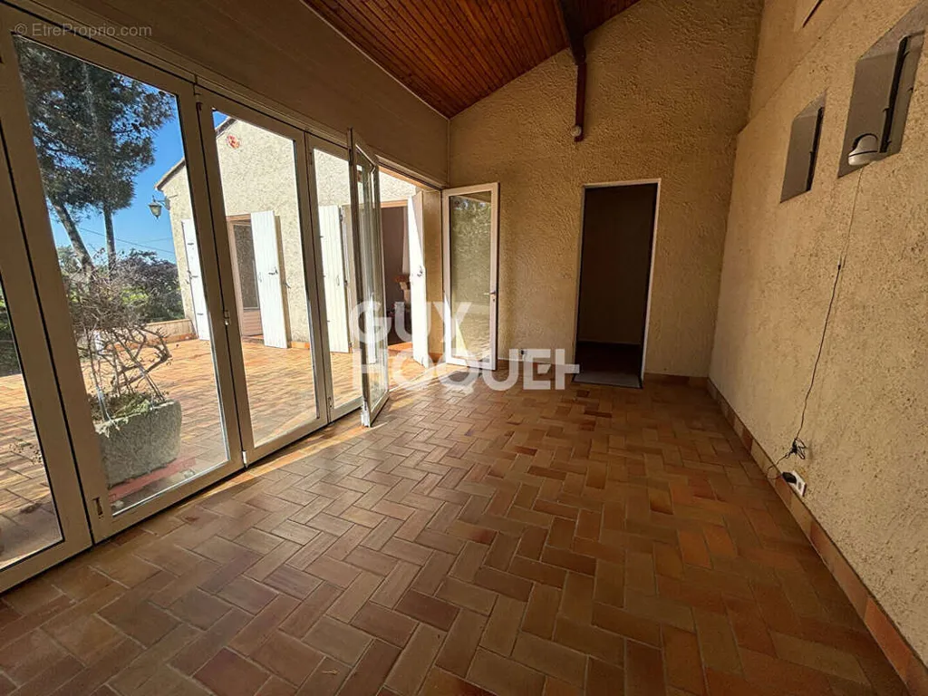 Terrasse - Maison d'Architecte avec Jardin à Ucel