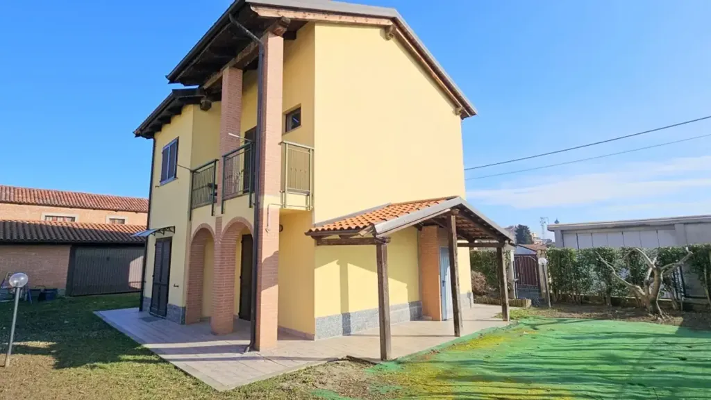 Välivaade - Detached Villa with Private Garden in Cigliano