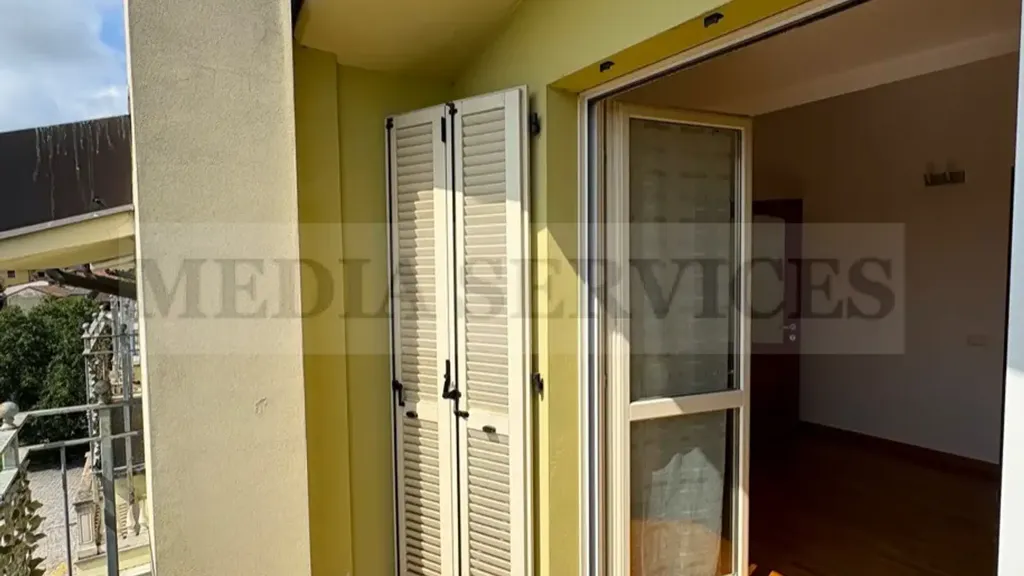 Balcon - Prestigious Apartment with Balcony in Garlasco