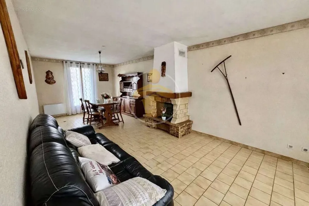 Séjour - Pavillon à Rénover avec Jardin à Tergnier