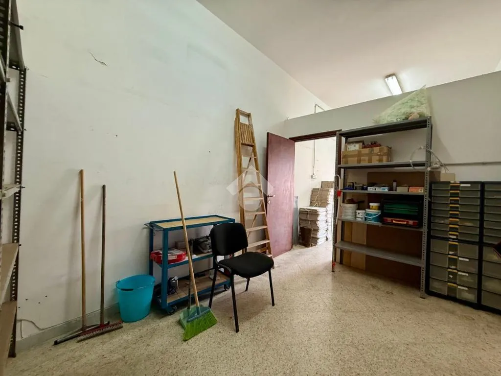 Pesuköök - Commercial Space with Natural Light in Bitonto