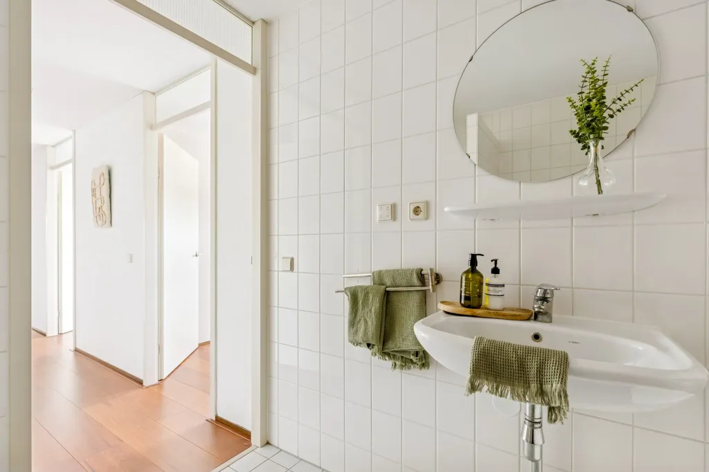 Vannitoad - Corner Gallery Flat with Balcony in Filmwijk
