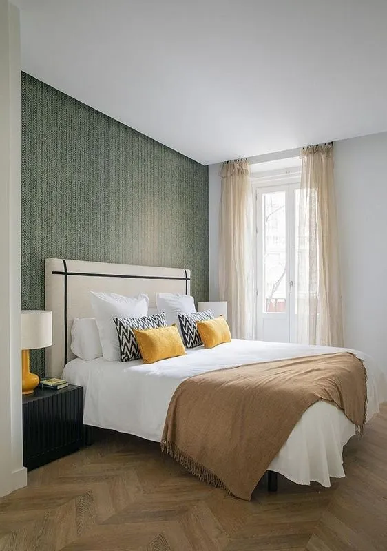 Bedrooms - Apartment with Pool in Chamberí, Madrid