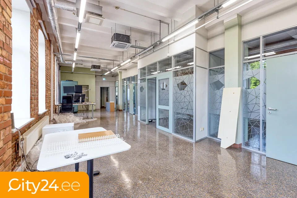 Studio - Office Building with Modern Lifts in Teika