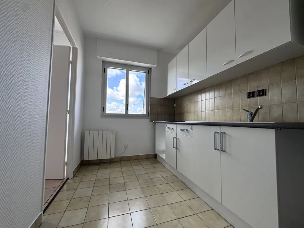 Köök - City Centre Apartment with Parking in Chartres