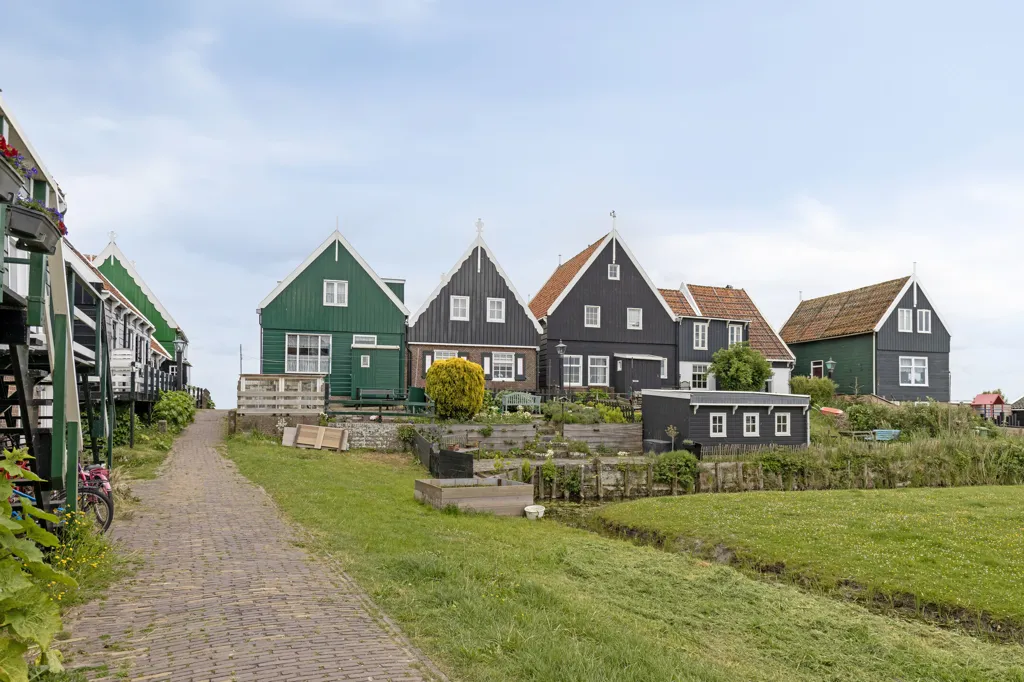 2 magamistoaga maja asukohas Marken
