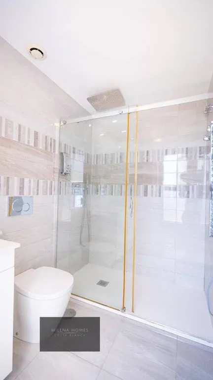 Salles de bain - Luxury Penthouse with Sea View in Punta Prima