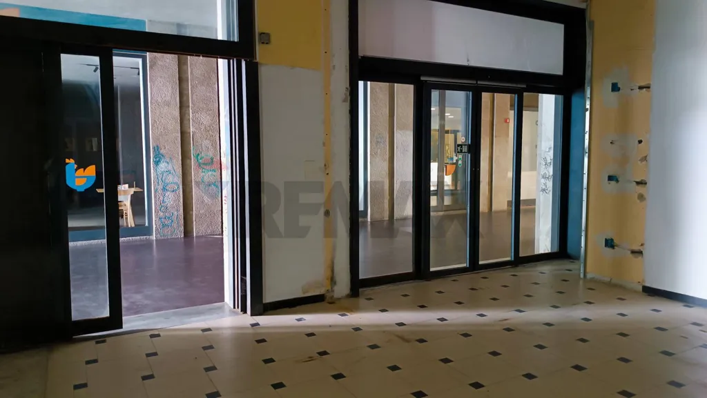 Esik - Commercial Space with Vitrines in Enna Centre
