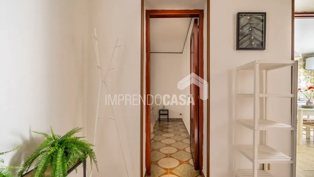 Esik - Bright Trilocale with Balcony in Palermo