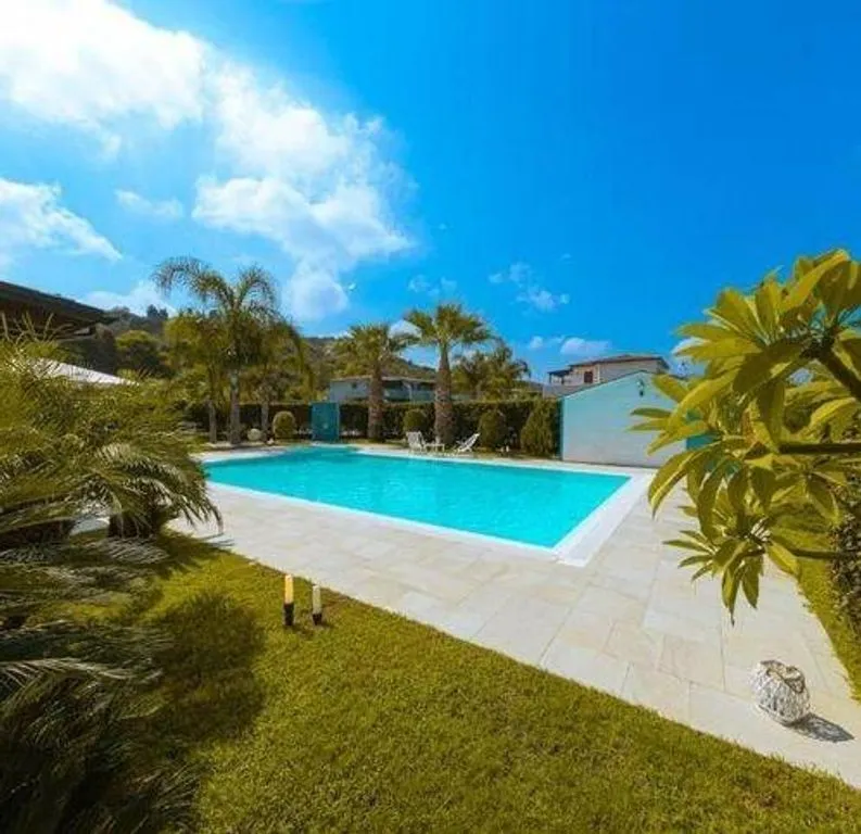 Piscine - Luxury Villa with Pool in Campofelice di Roccella