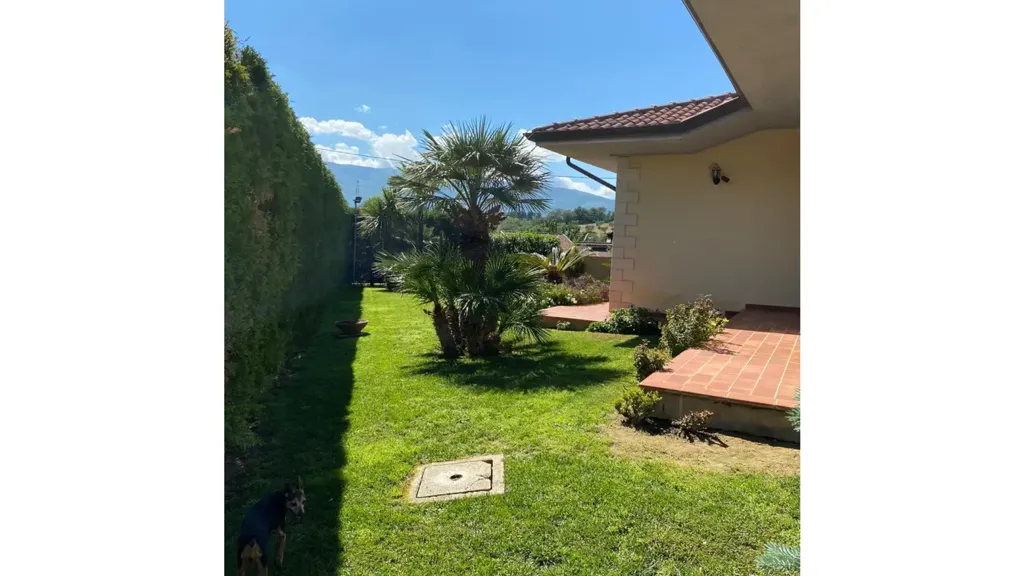 Jardin - Rustic Villa with Garden in Lattarico
