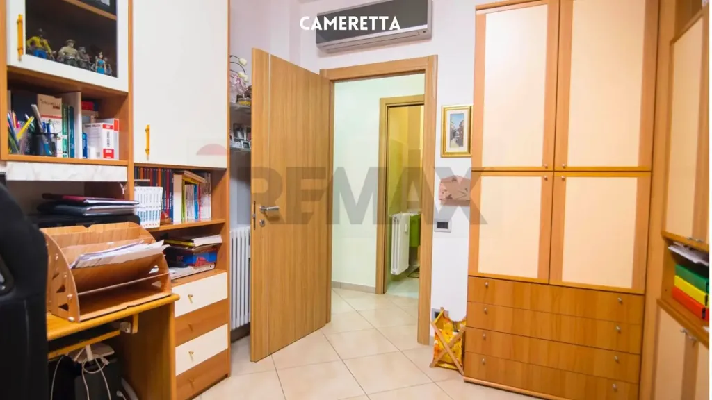 Bureau - Three-Bedroom Apartment with Terraces in Roccastrada