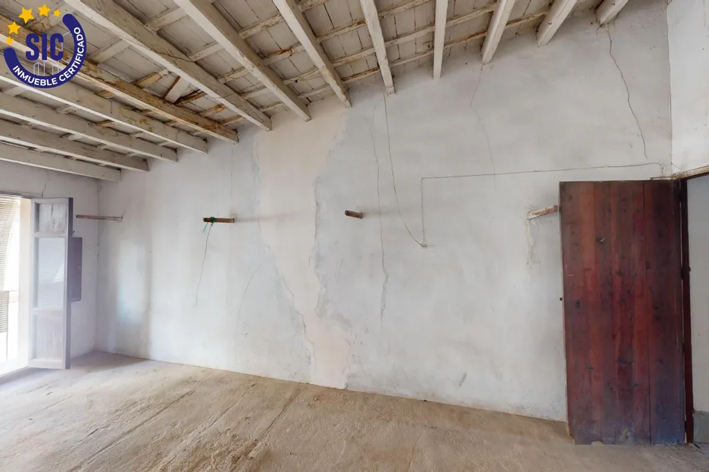 Pièces - Three-Storey House for Restoration in Castellón Centre