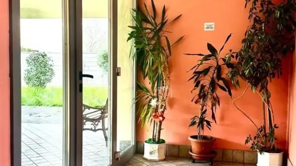 Esik - Triplex Apartment with Balconies in Mortara