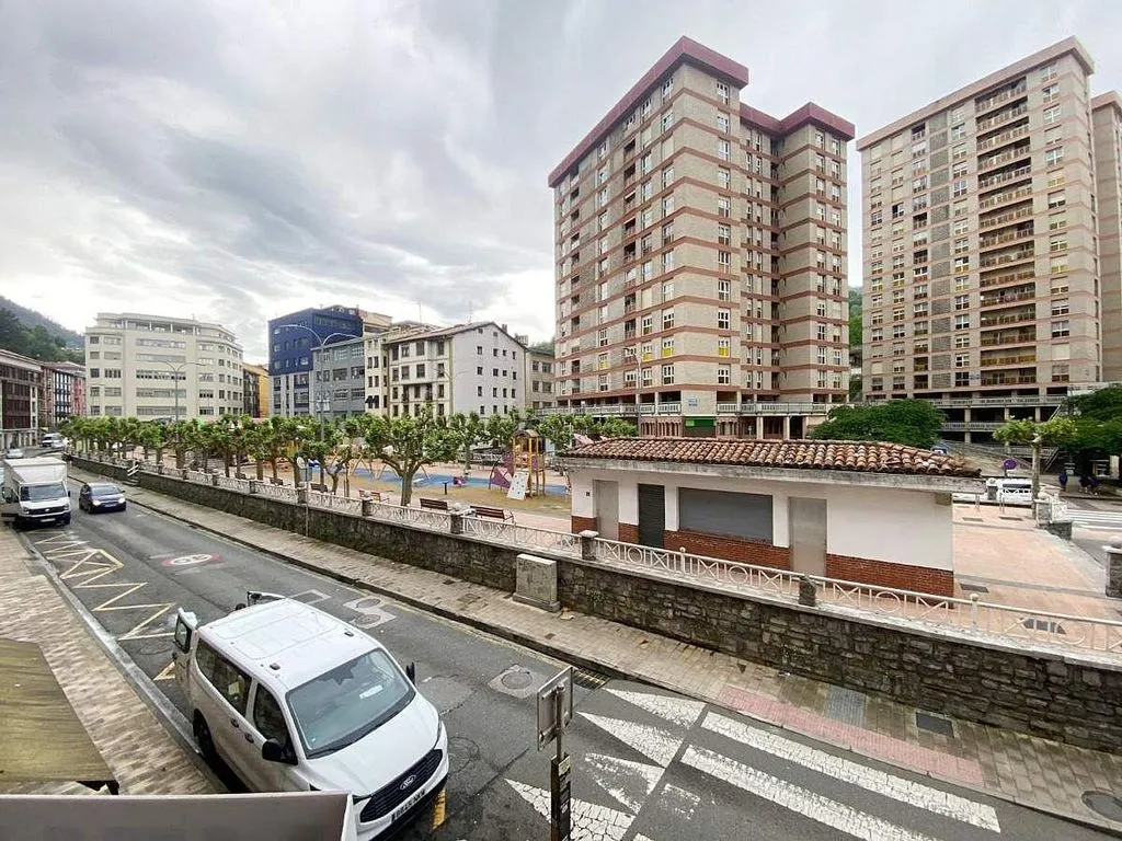 Esterno - Reformed Flat with Large Windows in Urkizu