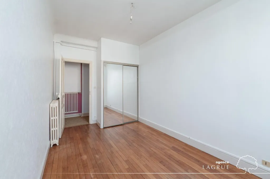 Toad - Bright 4-Piece Apartment in Vichy