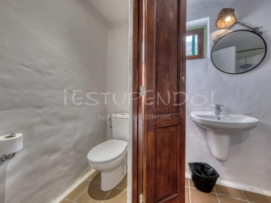 Bathrooms - Apartment with Historical Significance in Barranco del Agua